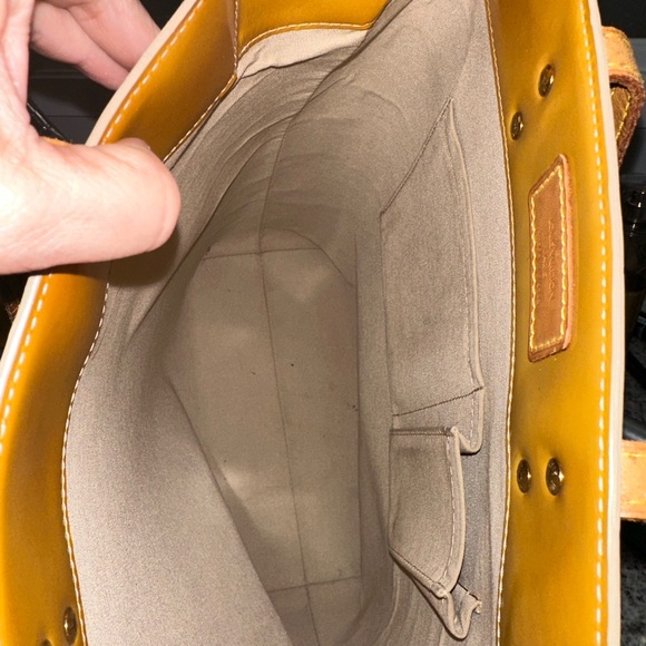 LOUIS VUITTON Monogram Vernis Reade MM Hand Bag Yellow Patent Leather - Picture 7 of 13